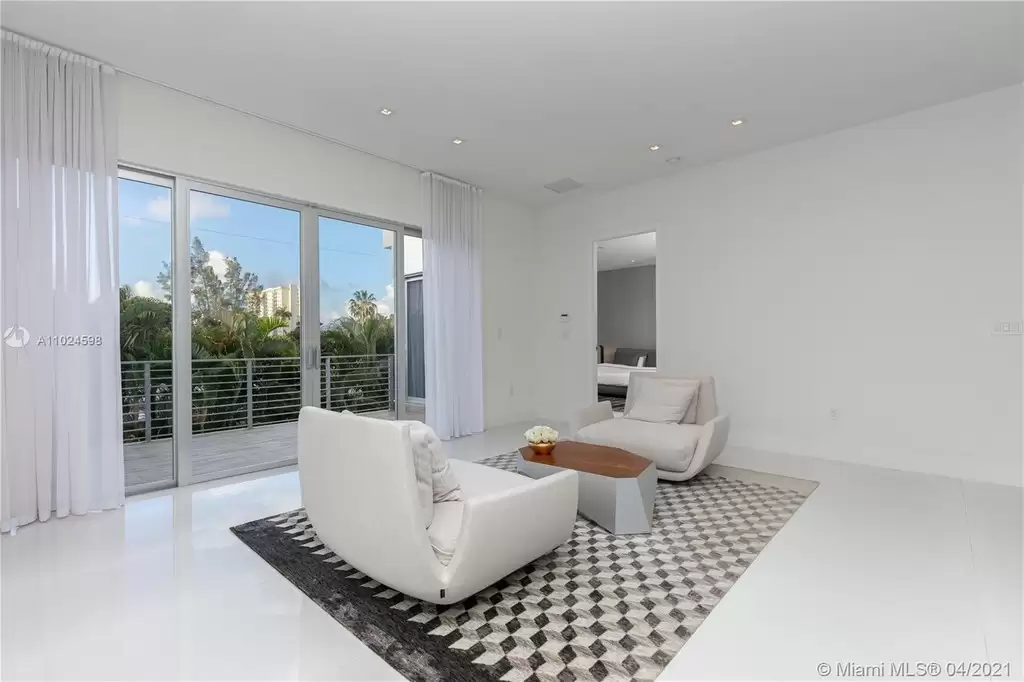 255 189th Terrace, photo 12